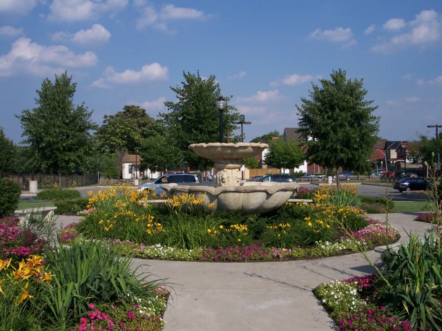 fountain at cn building, photo by Joseph Raymond, in Hamilton Ontario, Canada, host site ChristianMuse.com