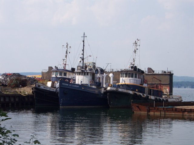 tug boats for hamilton harbour, photo by Joseph Raymond, in Hamilton Ontario, Canada, host site ChristianMuse.com